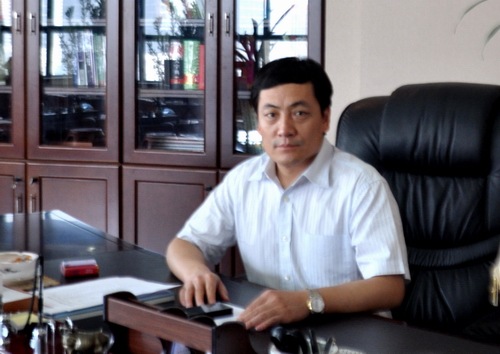 儒风商道 新儒商     "没有母亲的刻意教导,就没有今天的我,"在刘云的